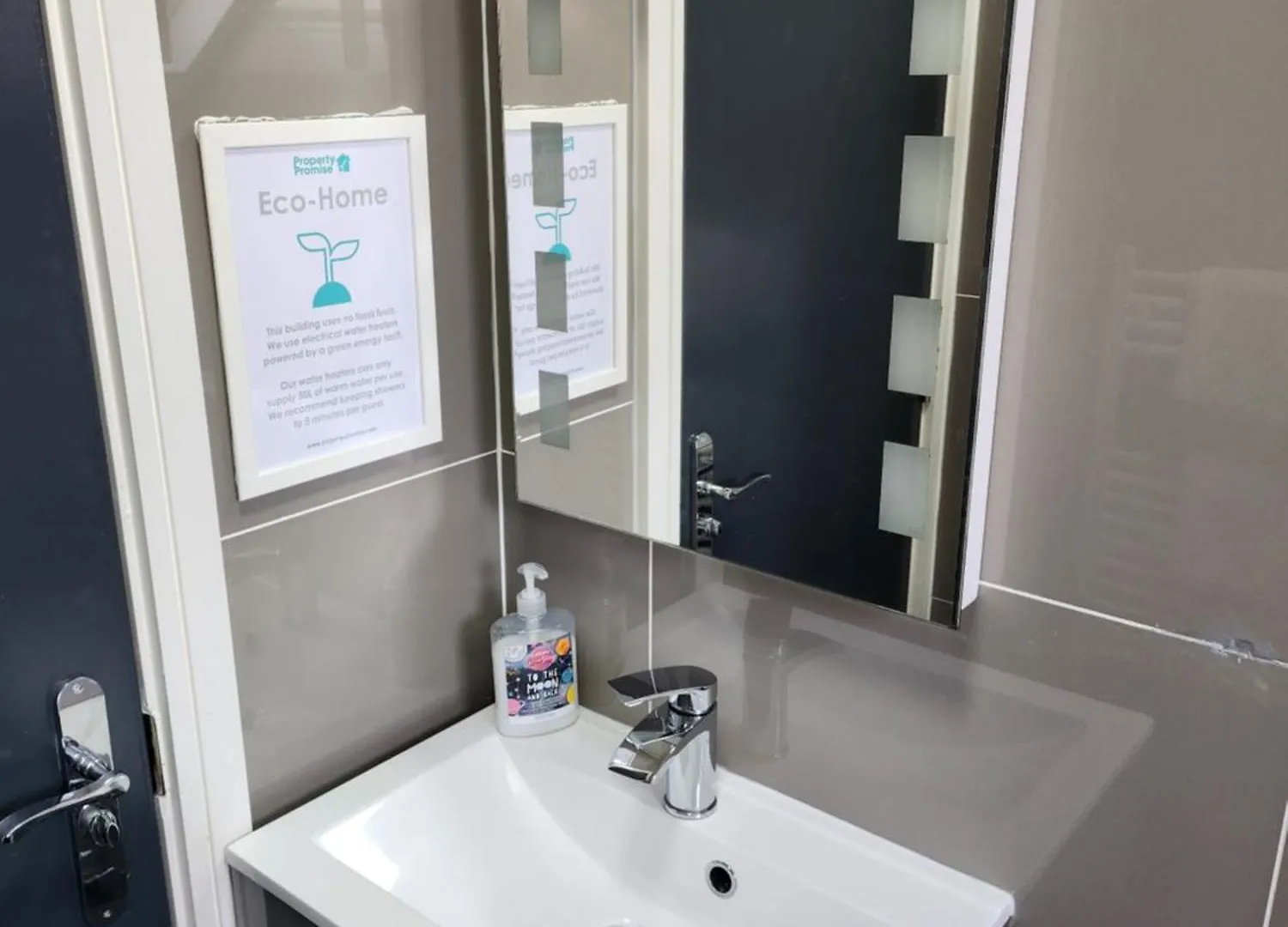 Supervalue Suite 4 - Fast Wifi, Hotel Linen, Keyless Entry, City Only 10 Mins - By Property Promise Cardiff