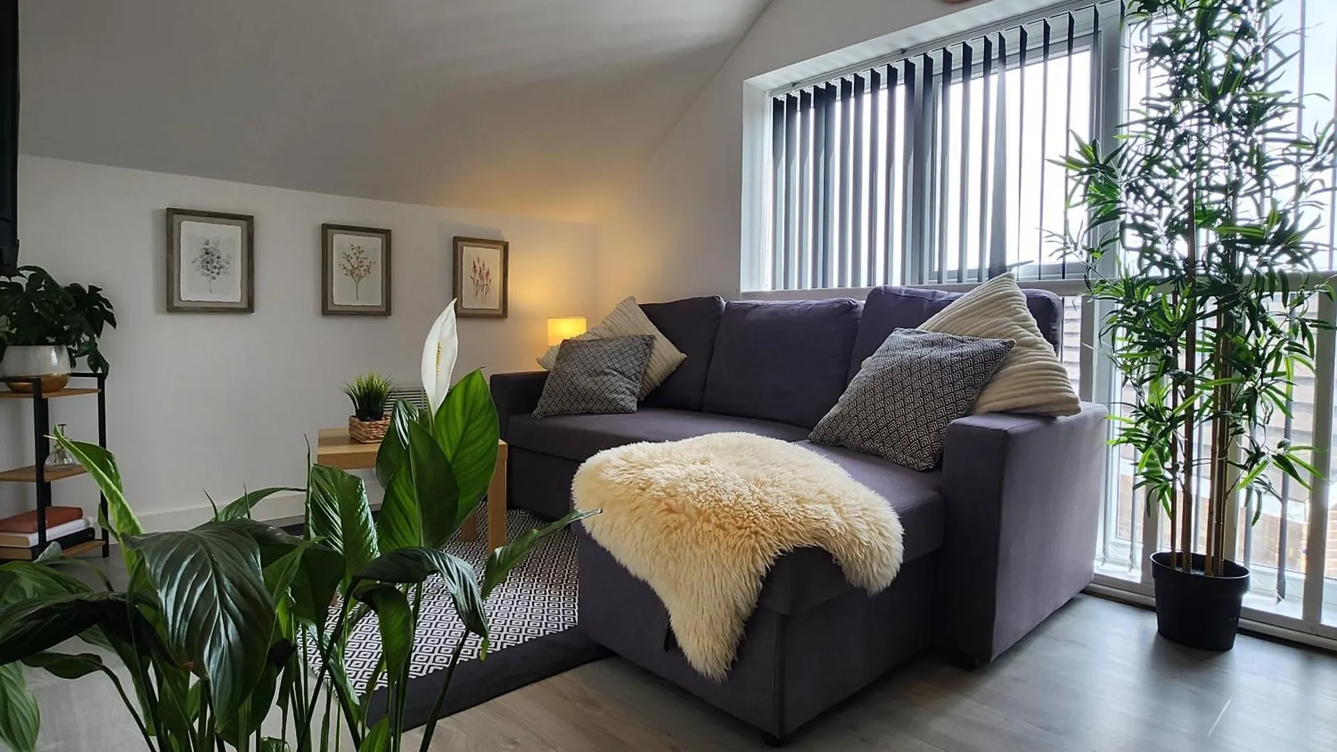 Supervalue Suite 4 - Fast Wifi, Hotel Linen, Keyless Entry, City Only 10 Mins - By Property Promise Cardiff