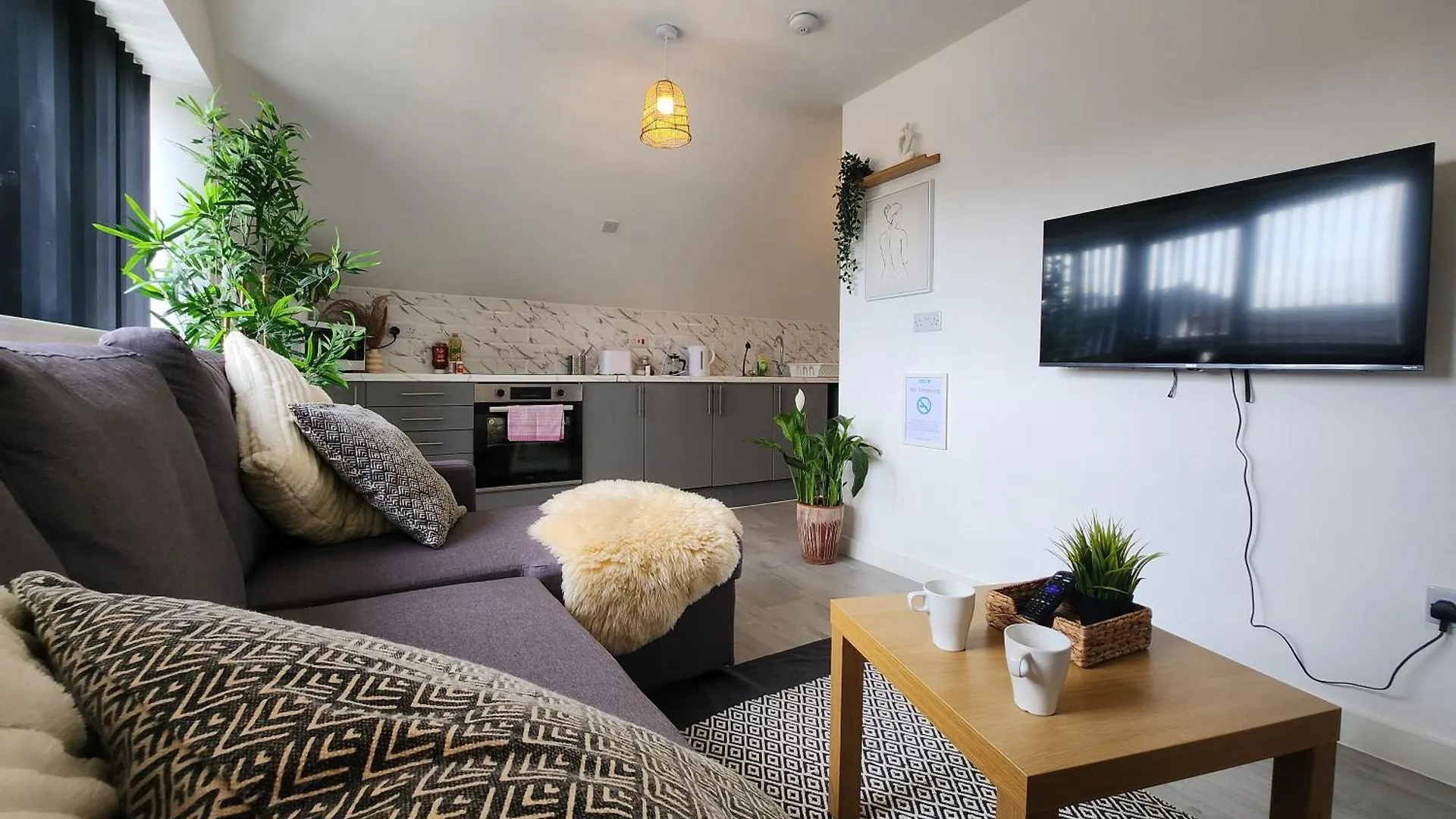 Apartment Supervalue Suite 4 - Fast Wifi, Hotel Linen, Keyless Entry, City Only 10 Mins - By Property Promise Cardiff