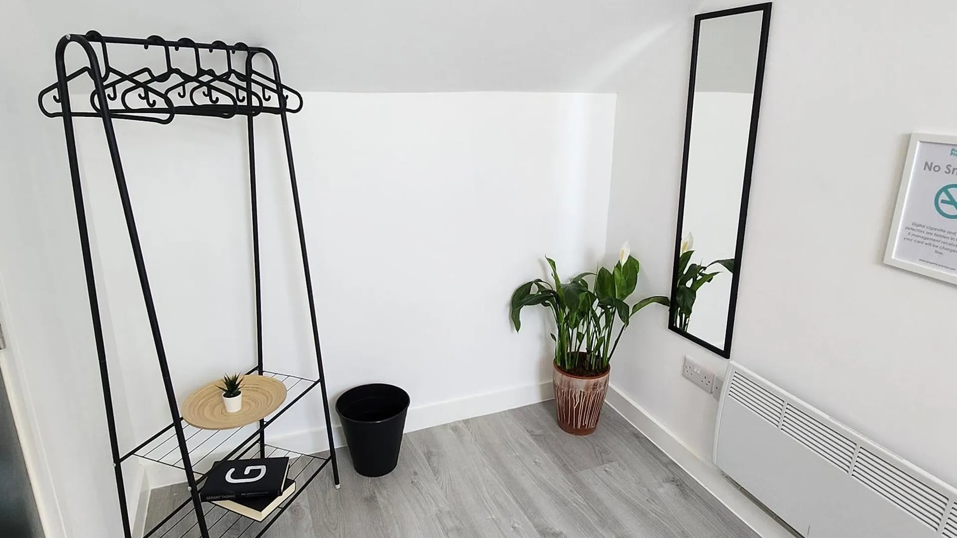 Supervalue Suite 4 - Fast Wifi, Hotel Linen, Keyless Entry, City Only 10 Mins - By Property Promise Cardiff 0*,  United Kingdom
